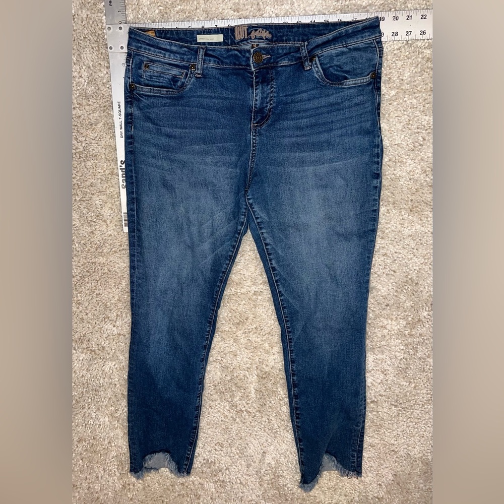 Beautiful Kut from the Kloth Carlo frayed ankle jeans